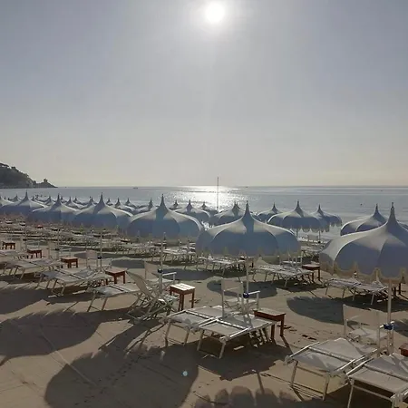 Attico Vista Mare Con Terrazzo * Alassio